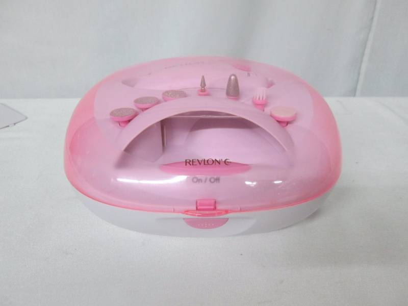 lot 95 image: Revlon 7-pc. Manicure Kit