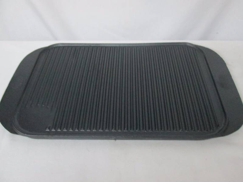 lot 63 image: Chefs Mark Reversible Cast Iron GrillGriddle