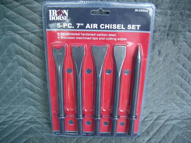 lot 133 image: Iron Horse Air Chisel Set