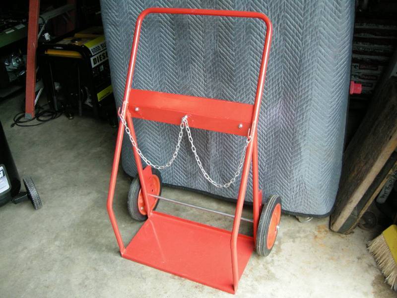 lot 108 image: Welding Tank Cart