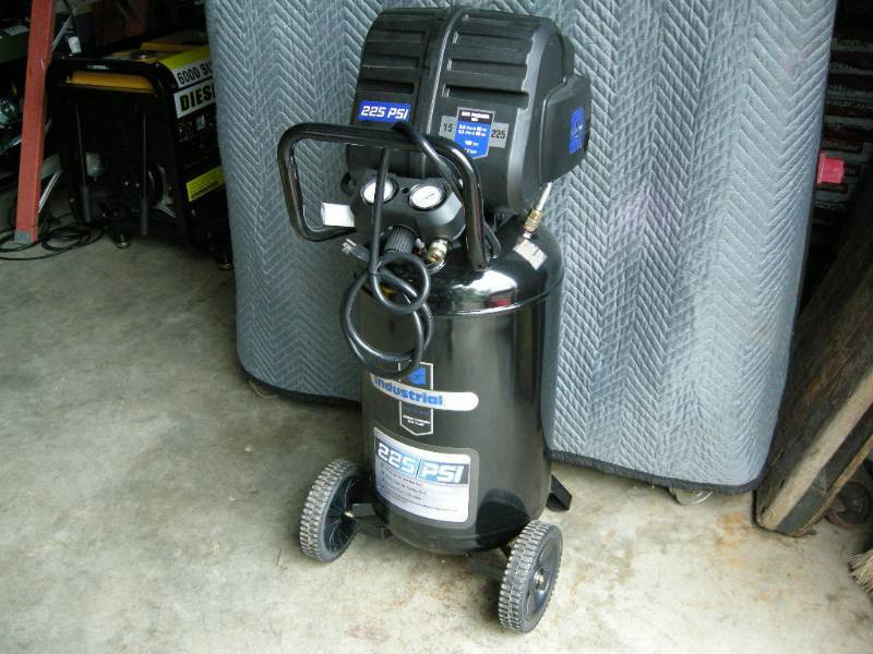 lot 102 image: Industrial Air Compressor