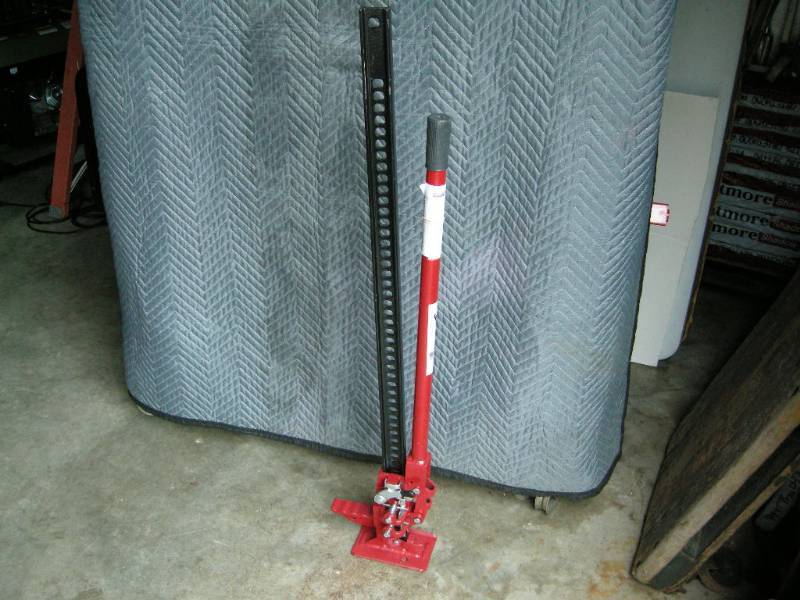 lot 119 image: FarmBumper Power Jack Lift