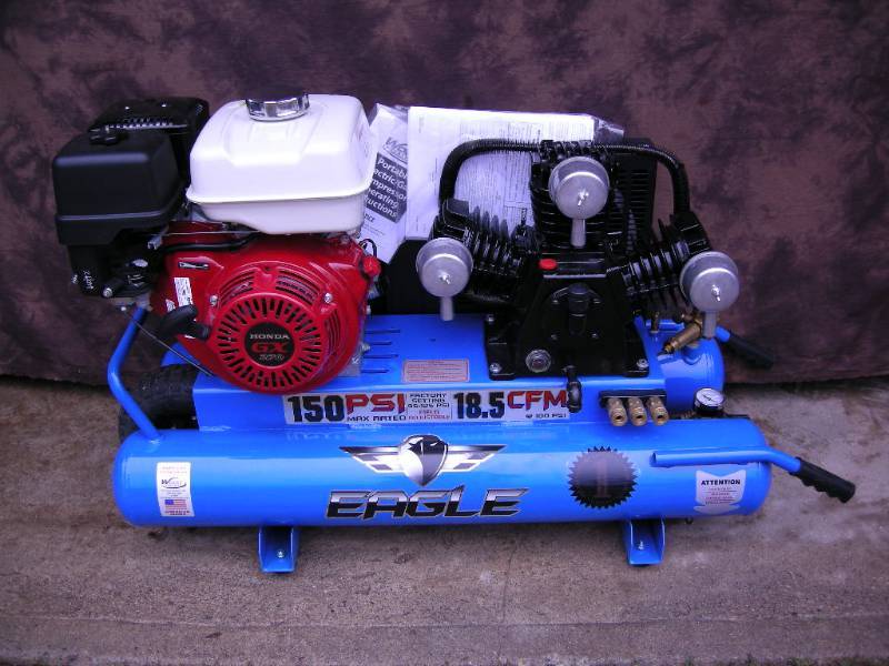 lot 21 image: Eagle Jobsite Twin Tank Air Compressor