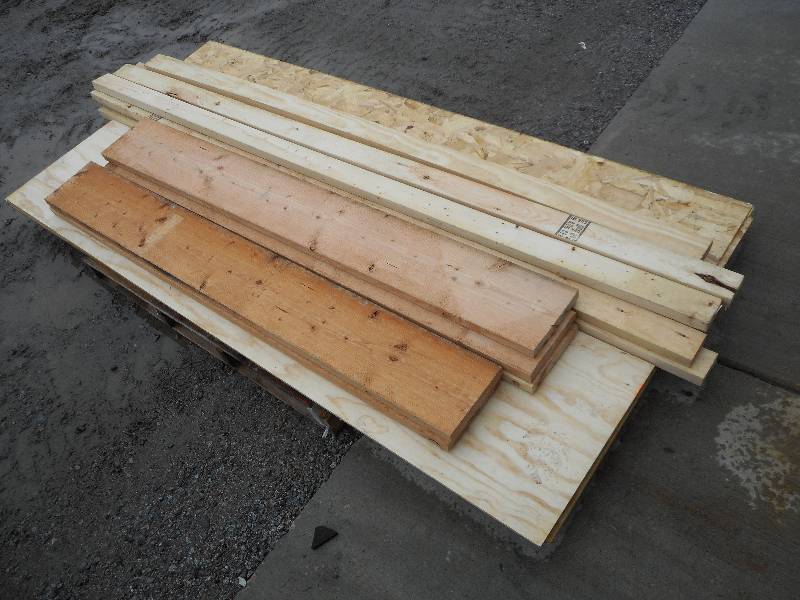 lot 33 image: Lumber Lot (6) Partial 8ft Lengths...