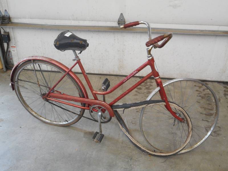 lot 40 image: Vintage Schwinn Bicycle ...
