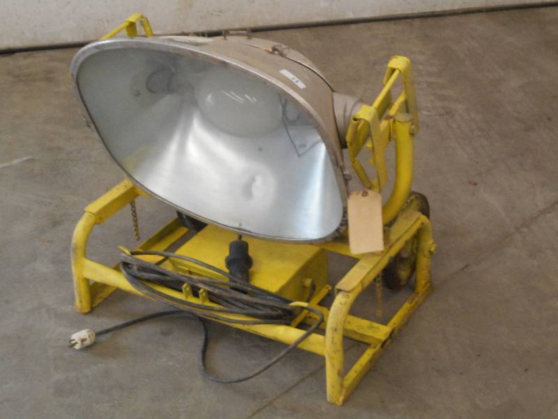 lot 11 image: Port-A-Lite Model B-11000 460120V...