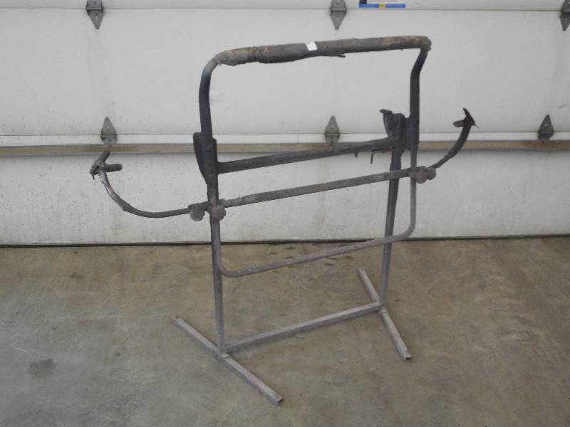 lot 16 image: Adjustable Bumper Stand (For Painti...