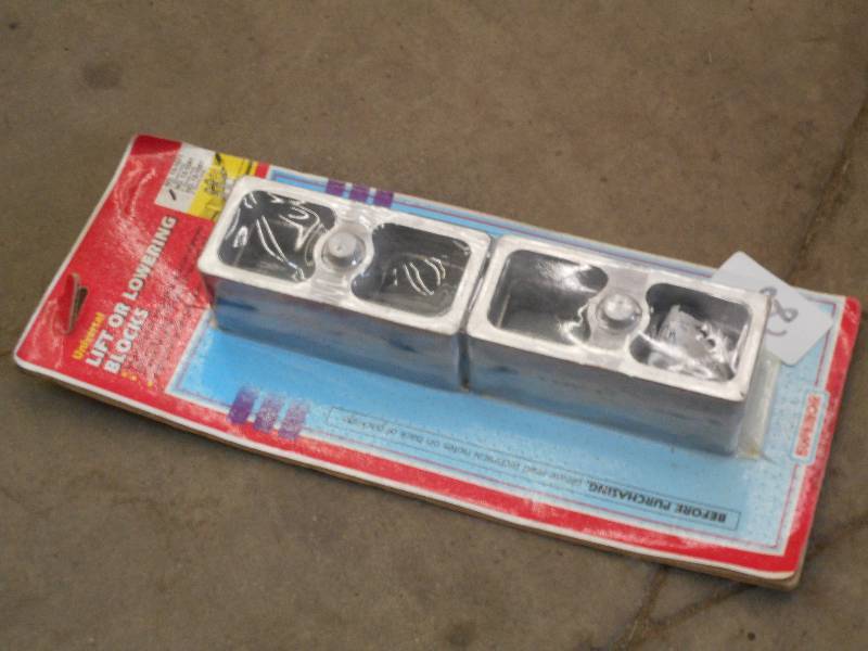 lot 28 image: Set Of Universal 2 Lift Or Lowerin...