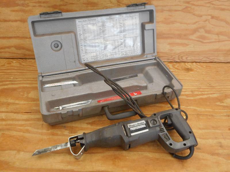 lot 17 image: Black & Decker Professional Recipro...