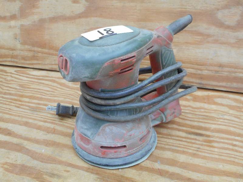 lot 18 image: Black & Decker Orbital Palm Sander ...
