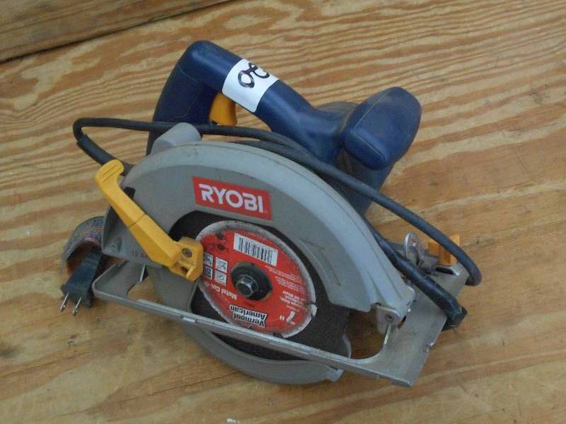 lot 20 image: Ryobi CSB122 7.25 Circular Saw ...