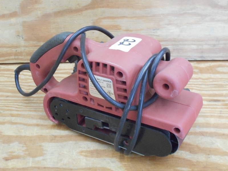 lot 22 image: Tool Shop 3x21 Belt Sander...