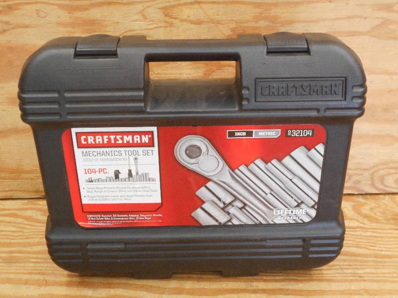 lot 33 image: Unused Craftsman 104-Piece Mechanic...