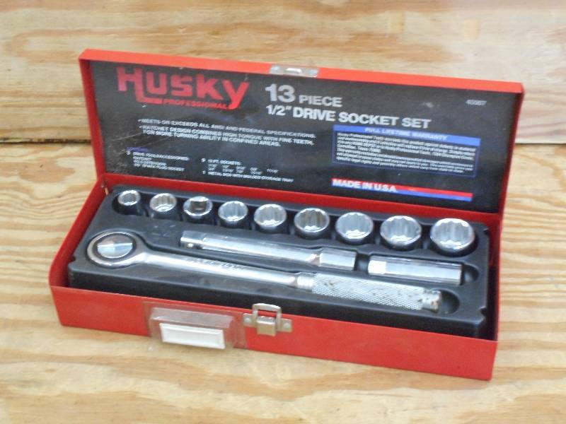 lot 35 image: Unused Husky Professional 13-Piece ...