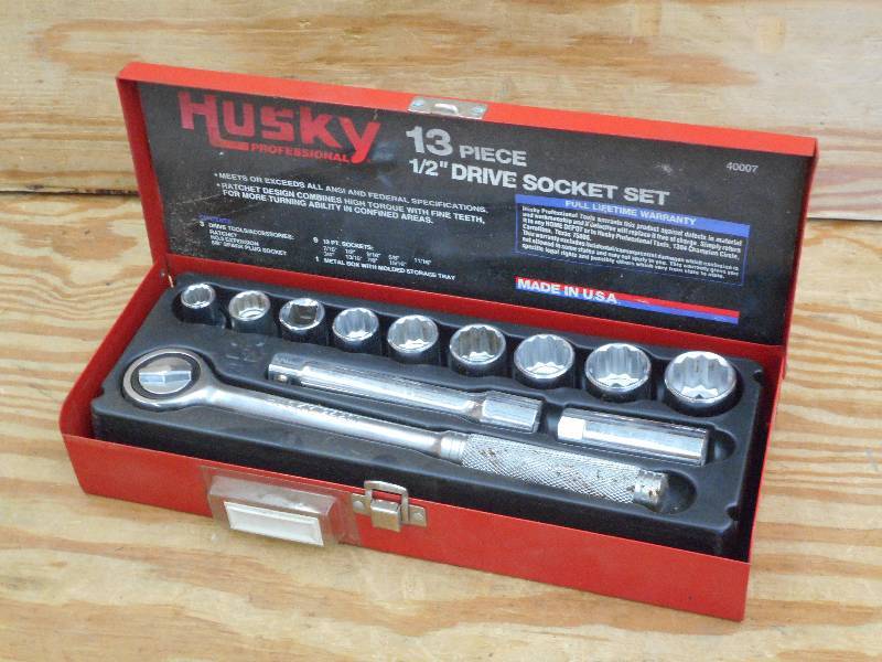 lot 36 image: Husky Professional 13-Piece 12-Dr...