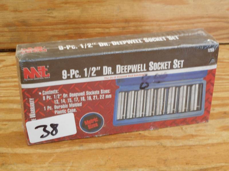 lot 38 image: Unused 9-Piece 12-Drive DeepWell ...