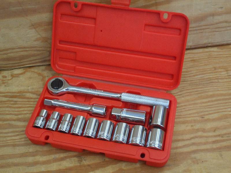 lot 43 image: Thorsen 13-Piece 12-Drive SAE Soc...