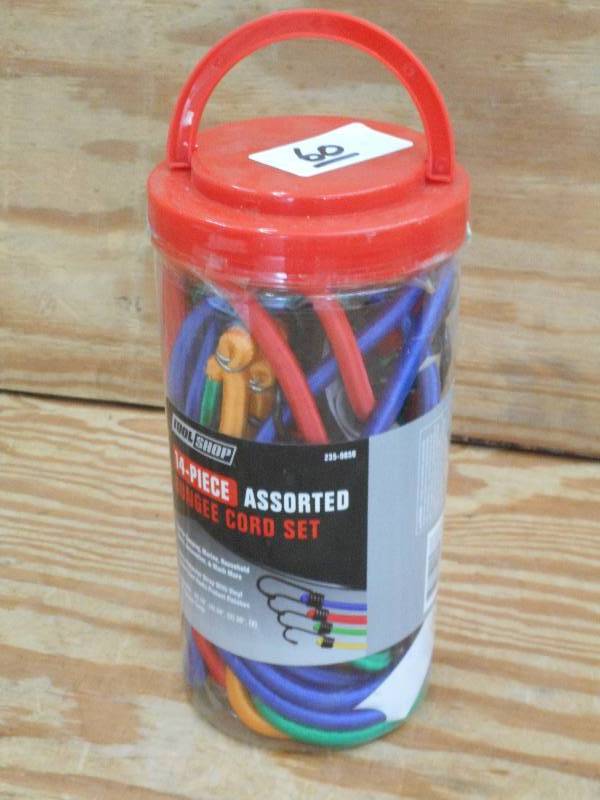 lot 60 image: Unused Tool Shop 14-Piece Bungee St...