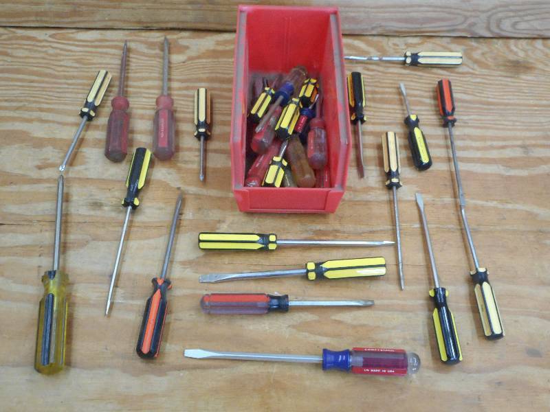 lot 63 image: Lot Of Assorted Screwdrivers ...