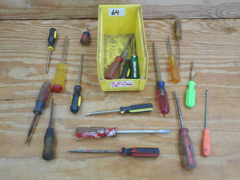 lot 64 image: Lot Of Assorted Screwdrivers ...
