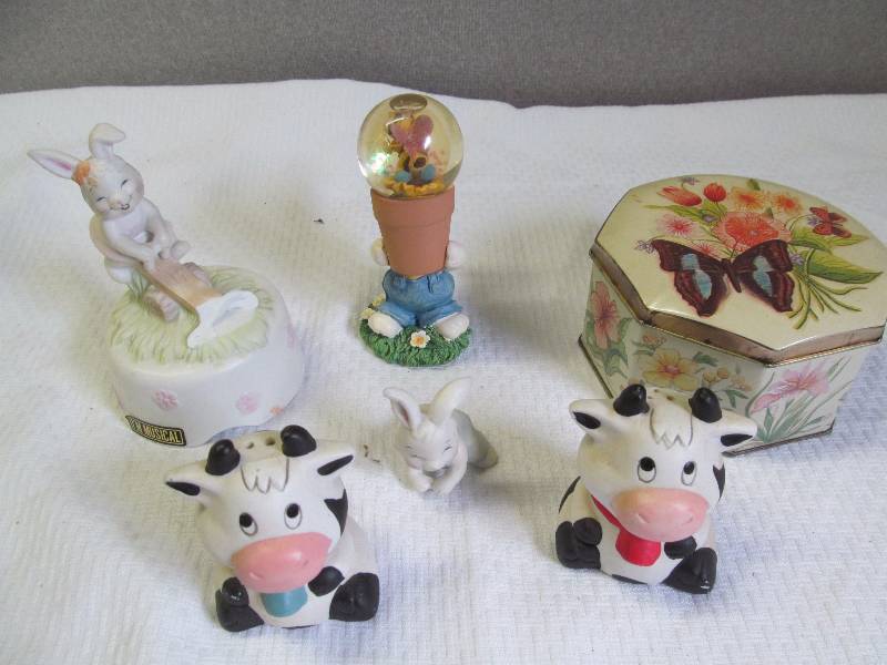 Figurines