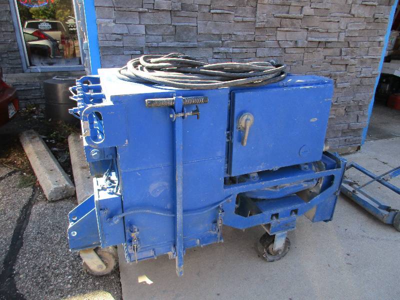 Floor resurfacing machine