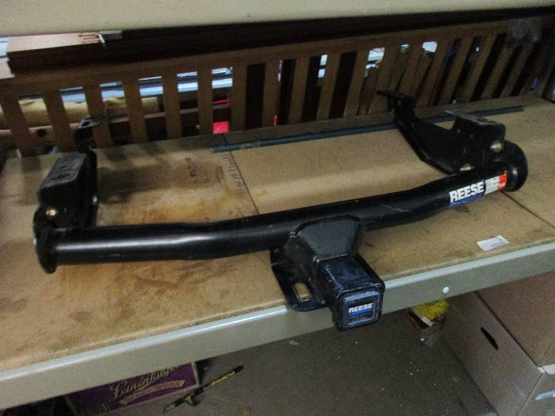 Like new trailer hitch
