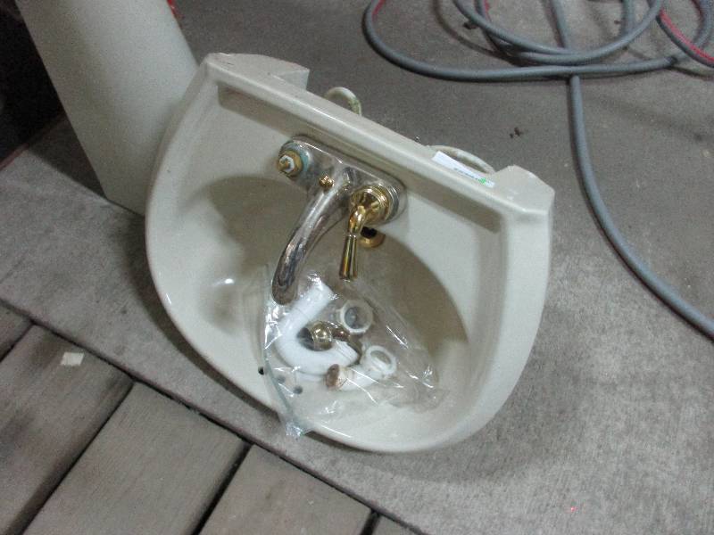 Pedestal sink