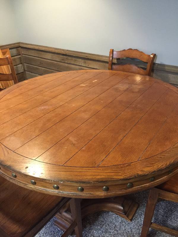 Tall Round table with 4 chairs