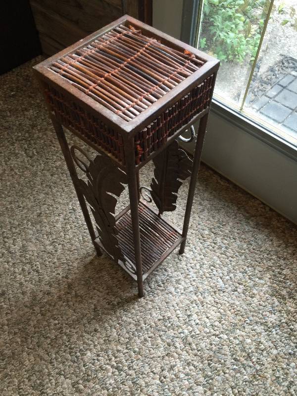 Small Stand with Leaf Pattern Sides