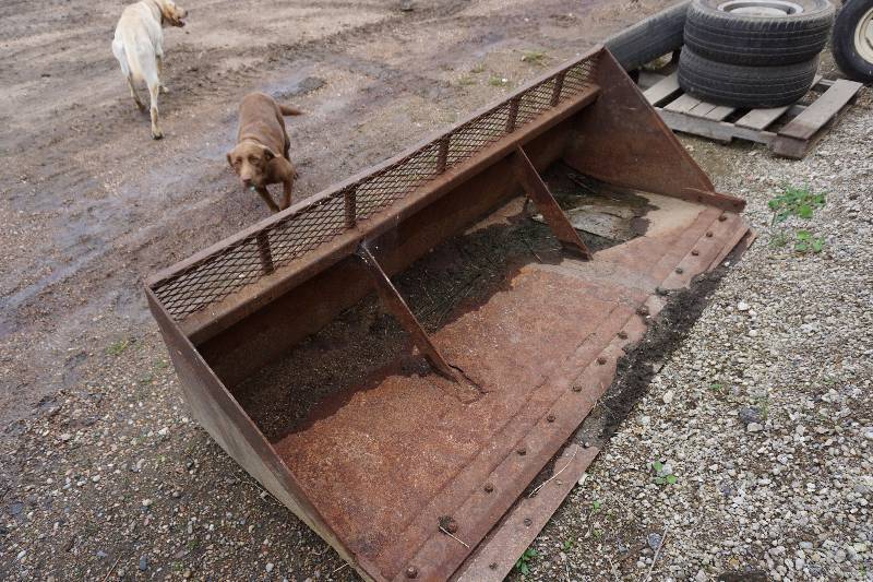 lot 13 image: Universal Mount Bobcat Skid Loader Skid Steer 7 SnowMulch Bucket