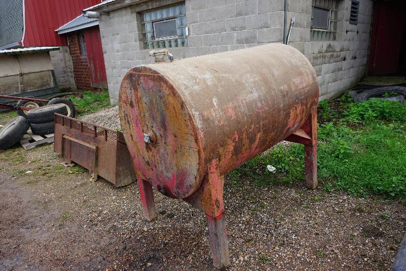 lot 14 image: 300 Gallon Fuel Tank With Stand