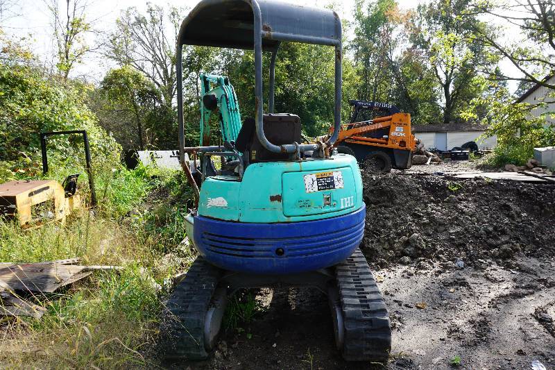 lot 2 image: 1999 IHI 30JX Mini Tracked Excavator