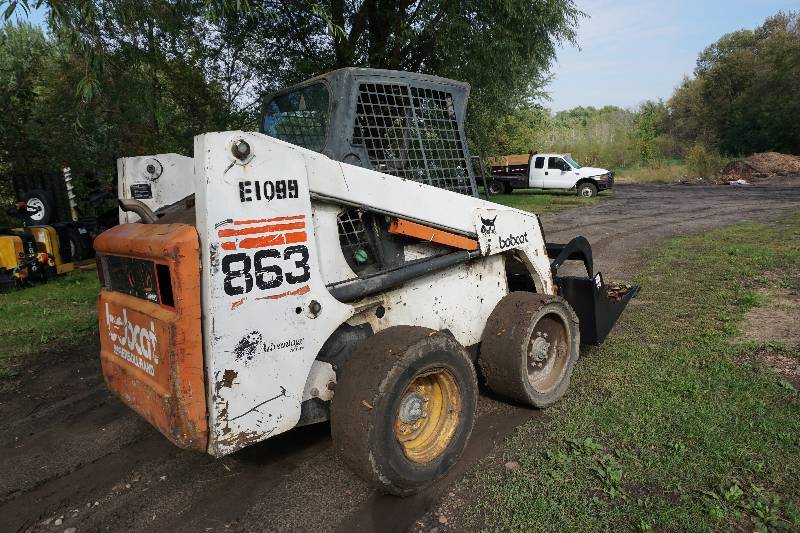 lot 3 image: 1999 Bobcat 863 Skid Loader Skid Steer