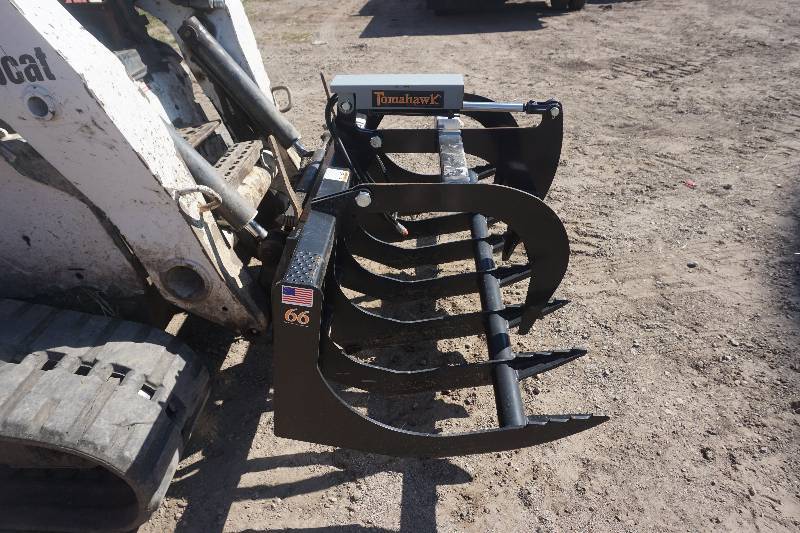 lot 11 image: Tomahawk Brand Universal Mount Bobcat Skid Loader Skid Steer 66 Root Grapple Bucket