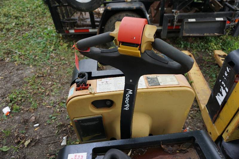 lot 9 image: Yale Model MPBO4 Electric Pallet Fork Jack Material Mover