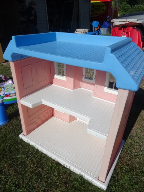 little tikes plastic cubby house