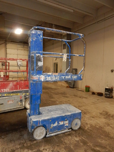 12 Ft UPRIGHT Scissor lift (Telescoping lift).. Model 12-080