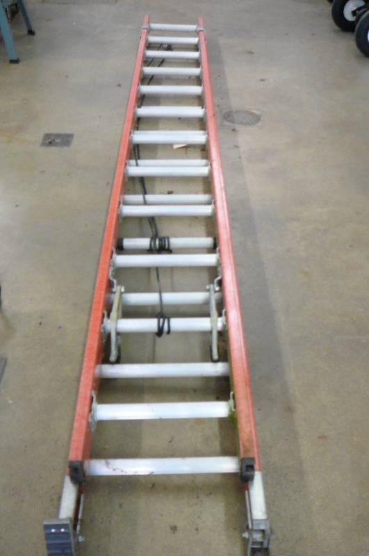 24 Fiberglass Extension Ladder