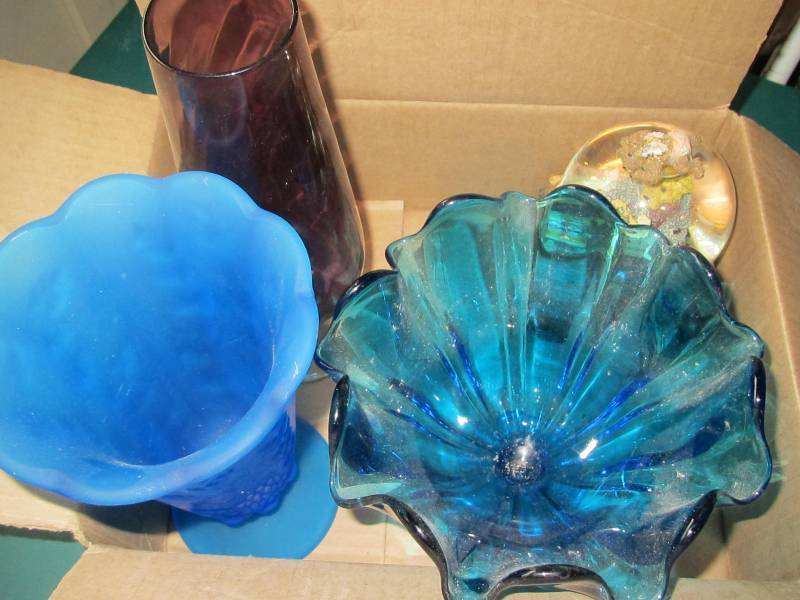 Purple flower vase, blue flower vase, blue fruit bowl, Boyd�s bear globe
