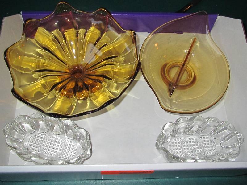 Amber dishes, spoon and fork holders