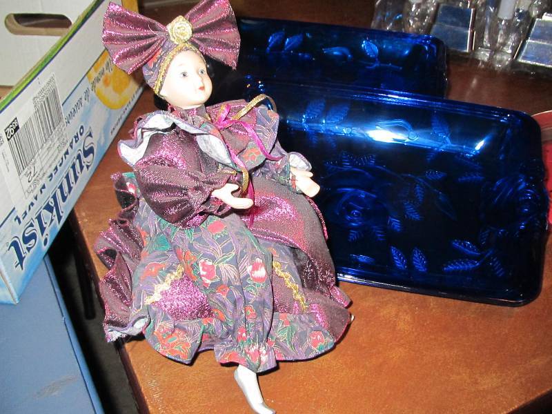 Pampered chef strainer, battery operated lights, plastic serving trays, clown doll