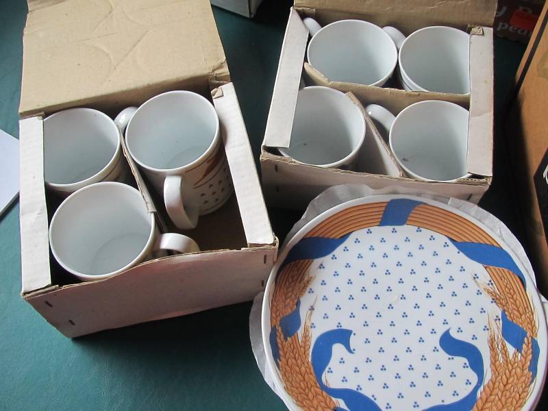 Curzon plates and cups