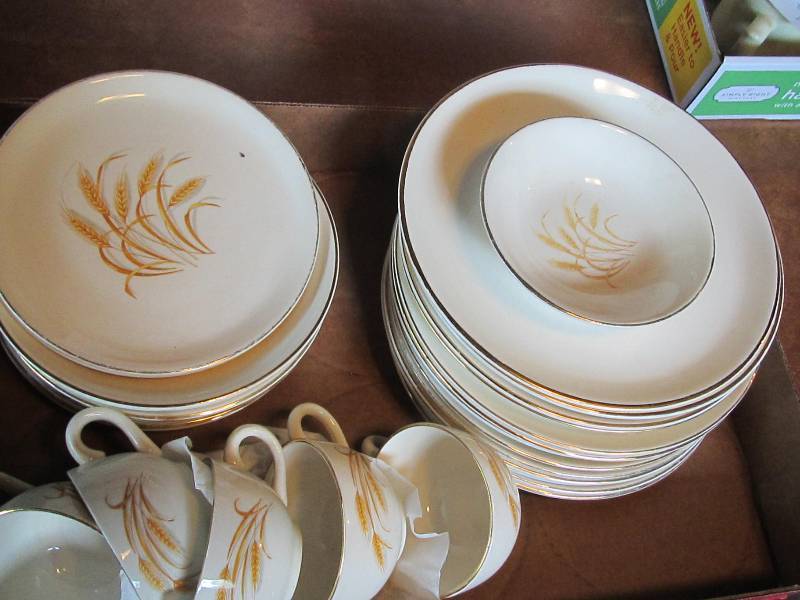 Golden wheat plate set