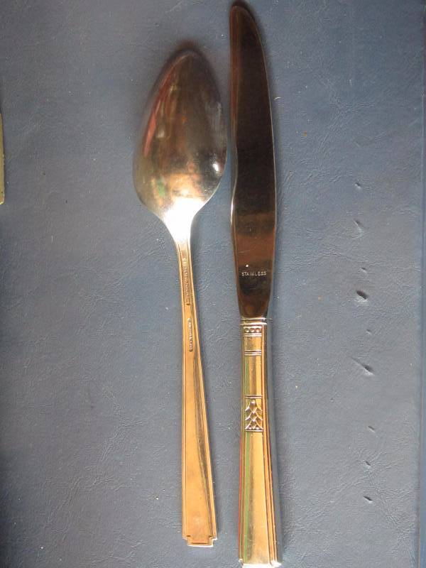 8 Setting Silverplate Oneida Silverware