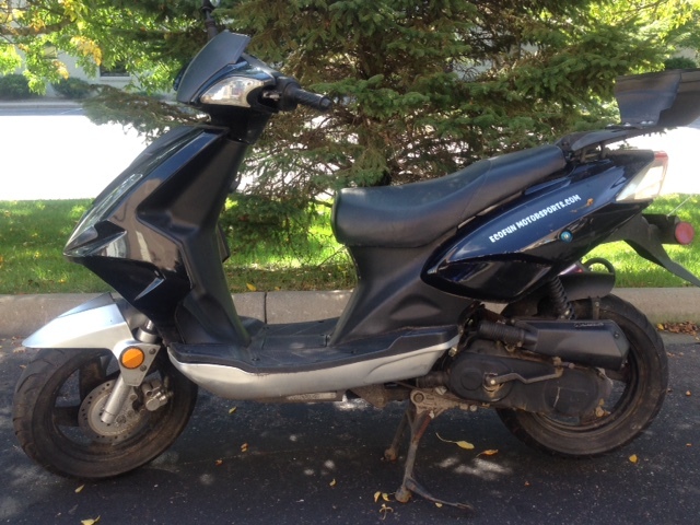 lot 3 image: 50cc Sport Scooter