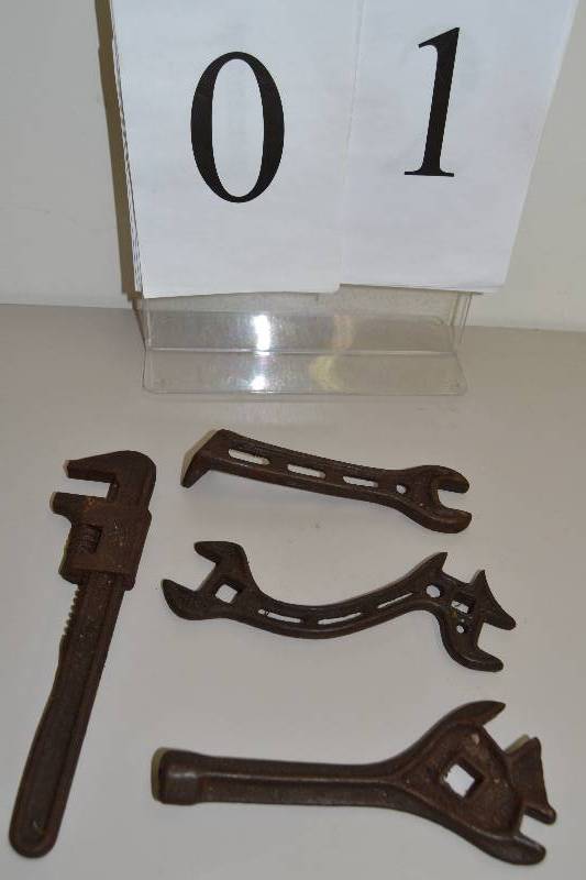 lot 1 image: Antique Tools