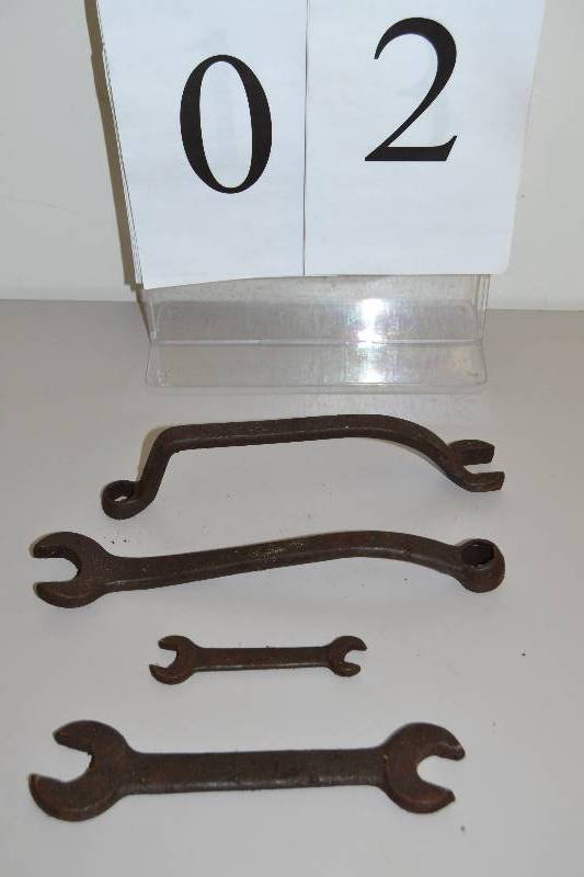 lot 2 image: Antique Tools