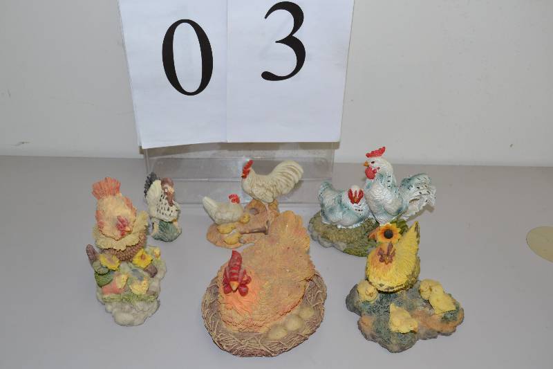 lot 3 image: Misc. Chickens Dcor