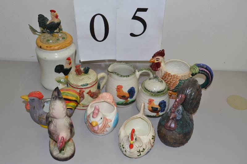 lot 5 image: Misc. Chickens Dcor